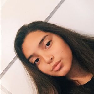 Meet your Posher, Adela